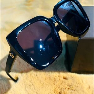 ❗️❗️❗️SOLD❗️❗️❗️GUCCI OVERSIZED SHADES